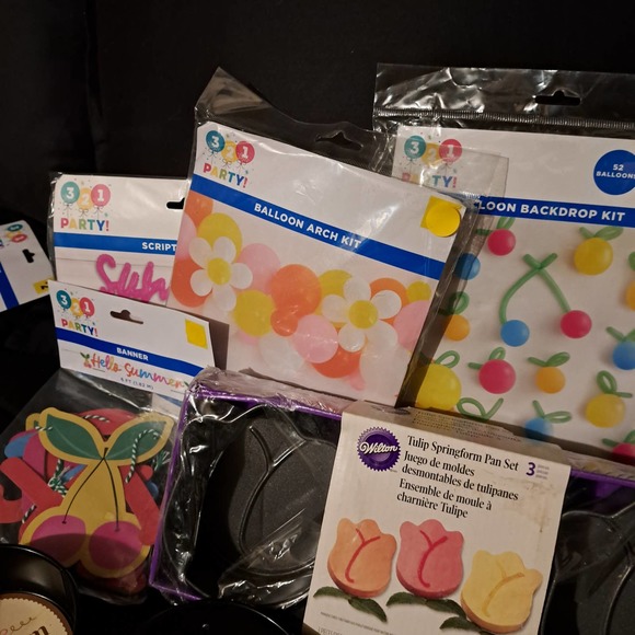 NWT- Spring in WINTER! Caterpillar Cake Pan,Tulip Cakelets Fondant Confections - Picture 8 of 9